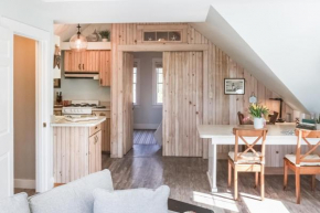 Historic Harrington House Apartment